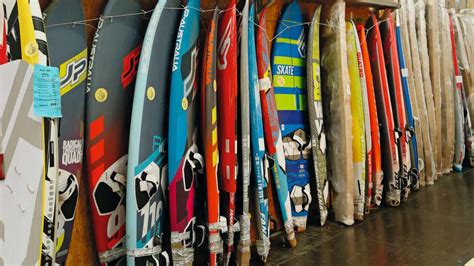 Alle Tipps zum Versand von Surfboards, Segeln, .